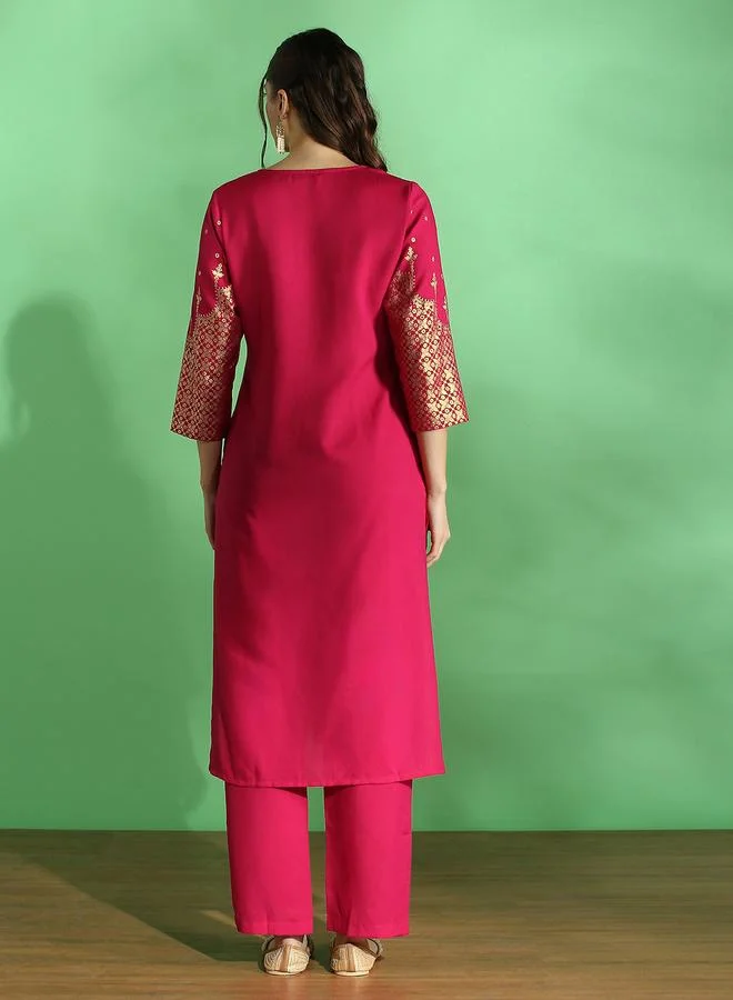 جلو باص طقم كورتا بطبعة فويل وأزهار وبنطال للنساء